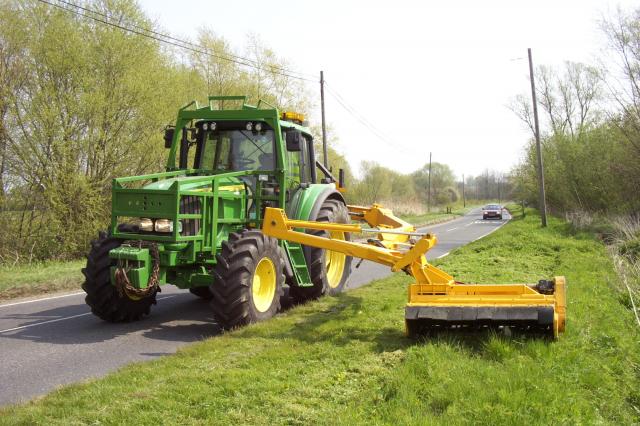 Grass_cutting_04.08.05_1.JPG