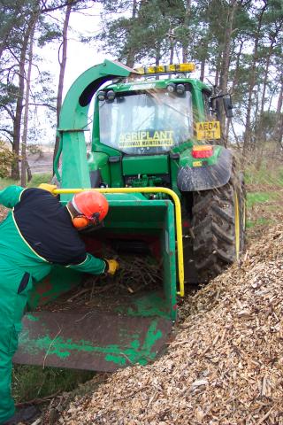 woodchipping_004.jpg